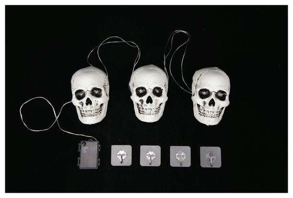 Battery Operated Skull Wall Hanging Decoration — XH7778